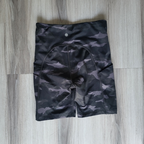 Ultimate Stash Pocket Camo Print Women's Bike Shorts. - Picture 4 of 9
